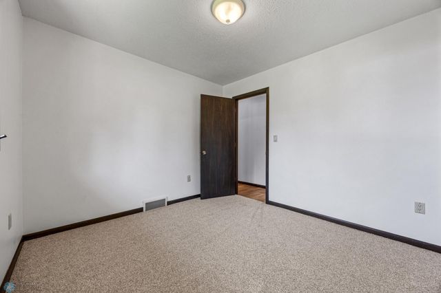 161 2nd Avenue S, Casselton, ND 58012