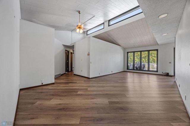 161 2nd Avenue S, Casselton, ND 58012