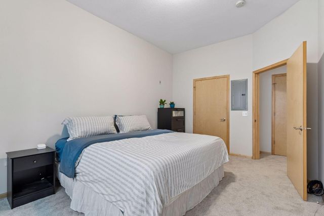 270 4th Street E 203, Saint Paul, MN 55101