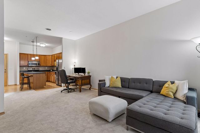 270 4th Street E 203, Saint Paul, MN 55101