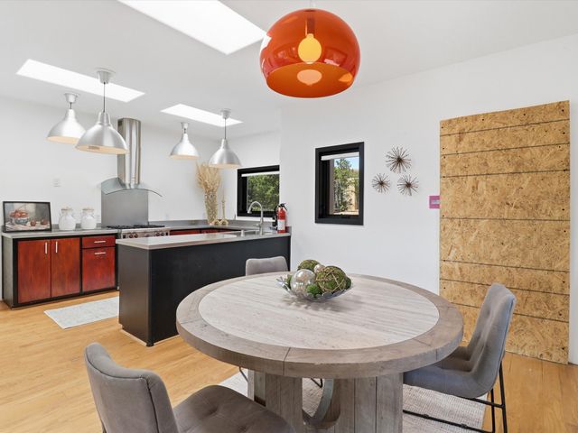 975 Indian Ridge, Santa Fe, NM 87501