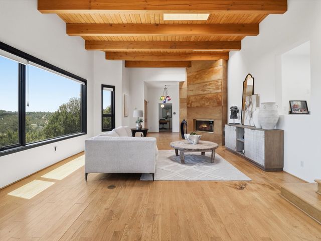 975 Indian Ridge, Santa Fe, NM 87501