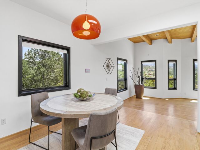975 Indian Ridge, Santa Fe, NM 87501