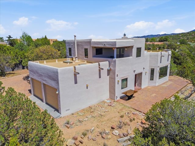 975 Indian Ridge, Santa Fe, NM 87501