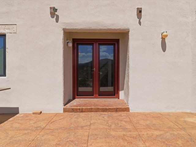 975 Indian Ridge, Santa Fe, NM 87501