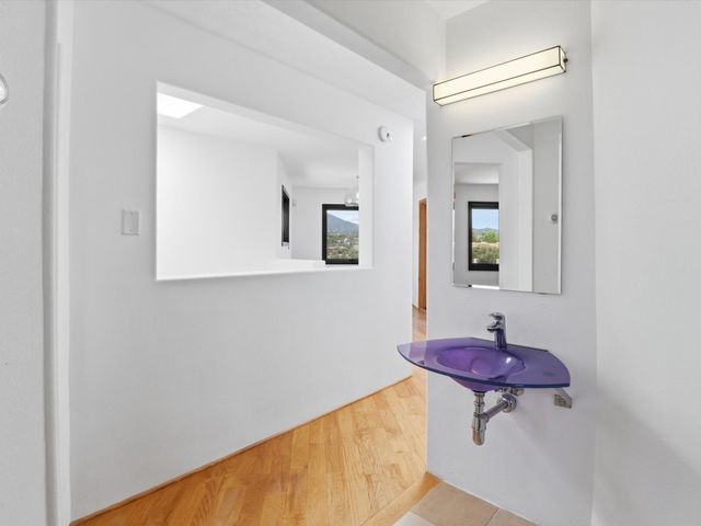 975 Indian Ridge, Santa Fe, NM 87501