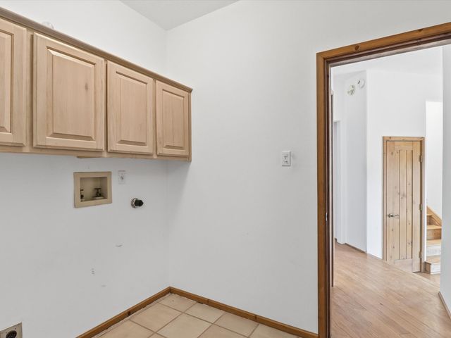 975 Indian Ridge, Santa Fe, NM 87501
