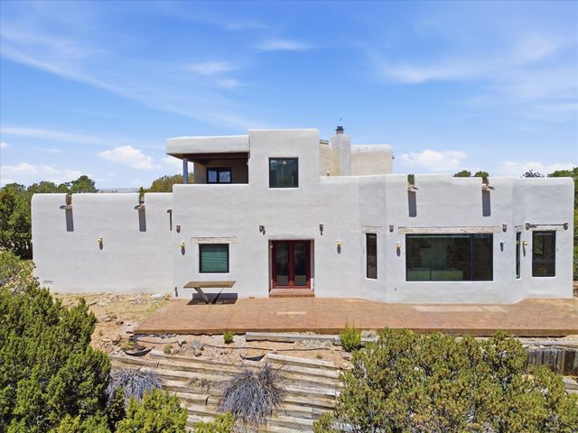975 Indian Ridge, Santa Fe, NM 87501