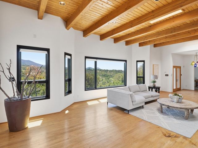 975 Indian Ridge, Santa Fe, NM 87501