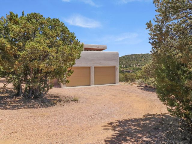 975 Indian Ridge, Santa Fe, NM 87501