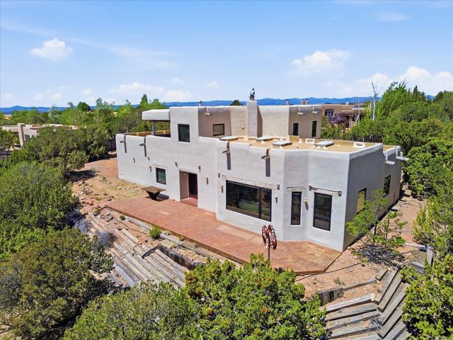 975 Indian Ridge, Santa Fe, NM 87501