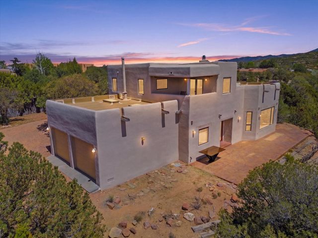 975 Indian Ridge, Santa Fe, NM 87501