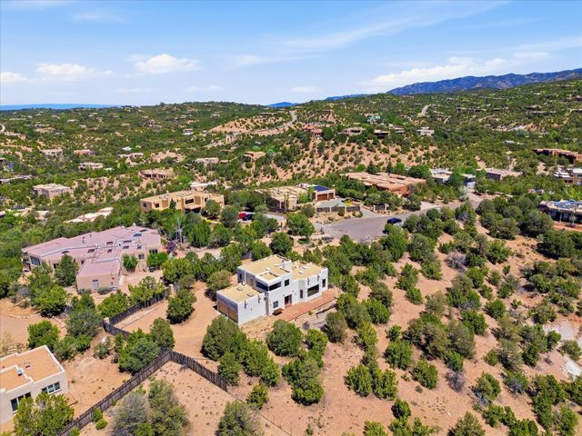 975 Indian Ridge, Santa Fe, NM 87501