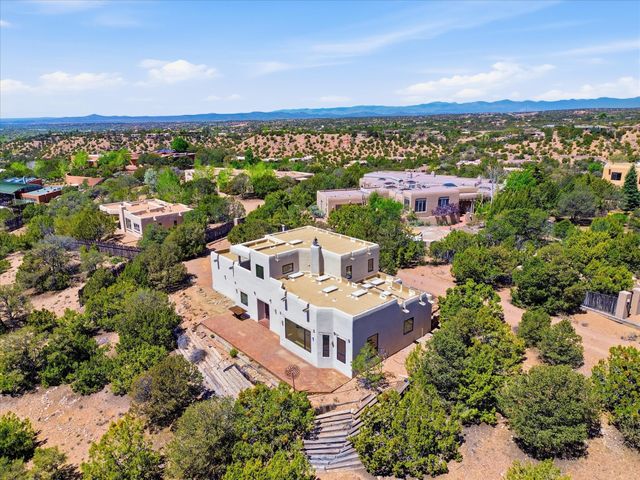 975 Indian Ridge, Santa Fe, NM 87501