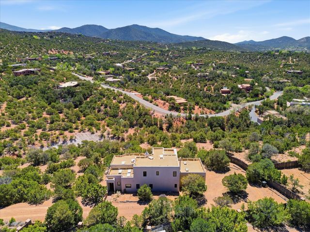 975 Indian Ridge, Santa Fe, NM 87501