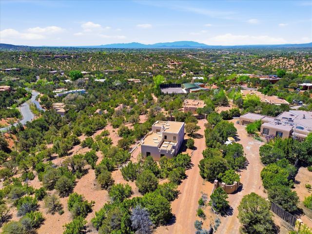 975 Indian Ridge, Santa Fe, NM 87501