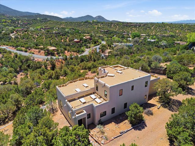 975 Indian Ridge, Santa Fe, NM 87501