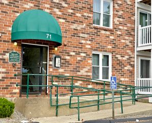 71 Edgeworth St 17, Worcester, MA 01605