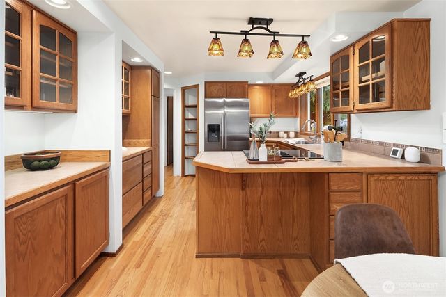 637 Elm Place, Edmonds, WA 98020