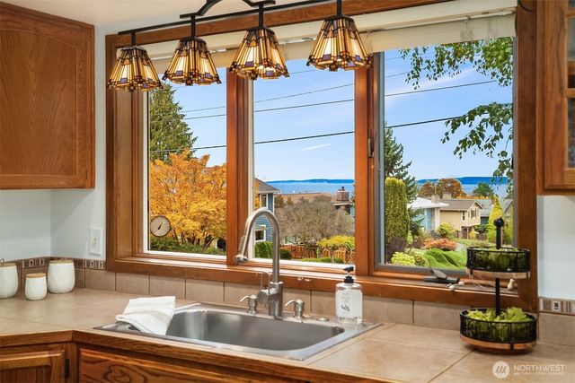 637 Elm Place, Edmonds, WA 98020