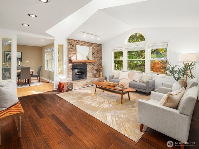 637 Elm Place, Edmonds, WA 98020