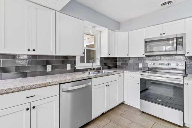 1904 S Glencrest Avenue, Springfield, MO 65804