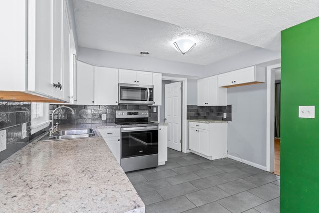 1904 S Glencrest Avenue, Springfield, MO 65804