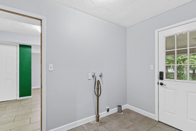 1904 S Glencrest Avenue, Springfield, MO 65804
