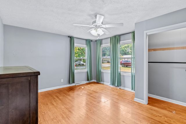 1904 S Glencrest Avenue, Springfield, MO 65804