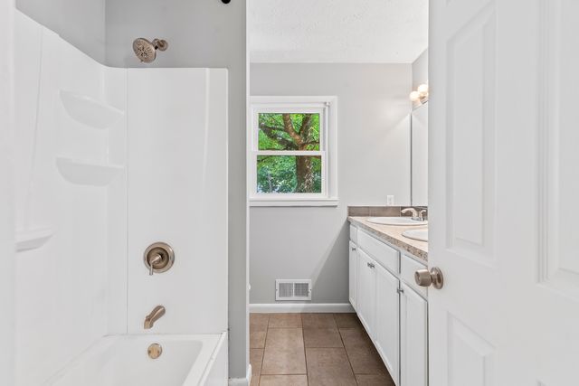 1904 S Glencrest Avenue, Springfield, MO 65804