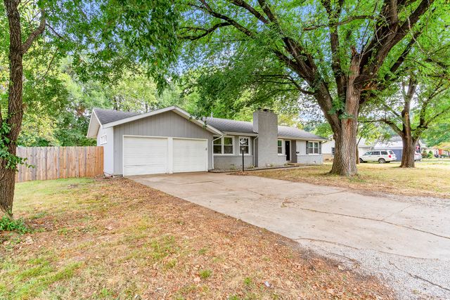 1904 S Glencrest Avenue, Springfield, MO 65804