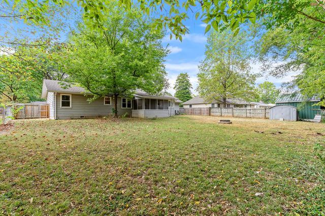 1904 S Glencrest Avenue, Springfield, MO 65804