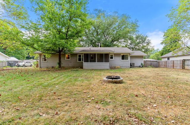 1904 S Glencrest Avenue, Springfield, MO 65804