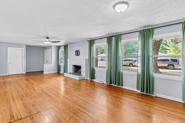 1904 S Glencrest Avenue, Springfield, MO 65804