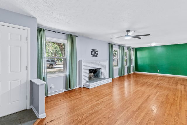 1904 S Glencrest Avenue, Springfield, MO 65804