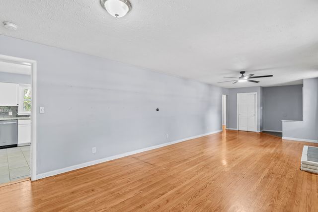 1904 S Glencrest Avenue, Springfield, MO 65804