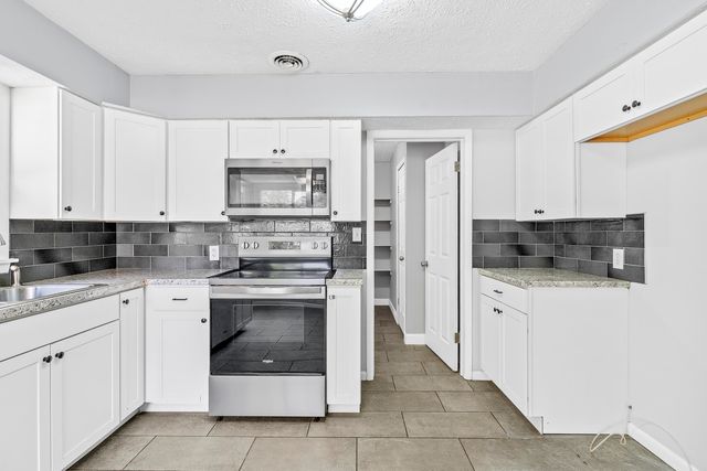 1904 S Glencrest Avenue, Springfield, MO 65804
