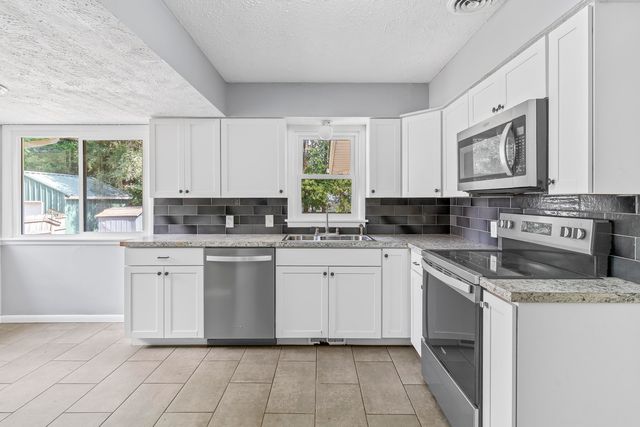 1904 S Glencrest Avenue, Springfield, MO 65804