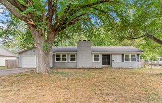 1904 S Glencrest Avenue, Springfield, MO 65804