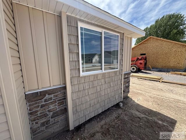 390 Wind River Circle, Shelley, ID 83274