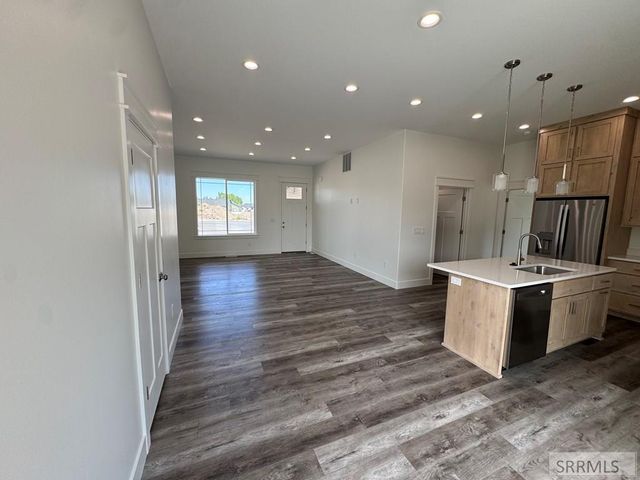 390 Wind River Circle, Shelley, ID 83274