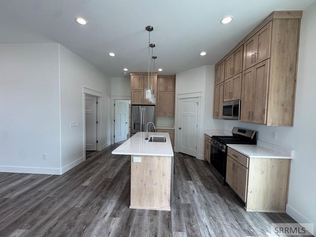 390 Wind River Circle, Shelley, ID 83274