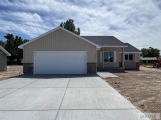 390 Wind River Circle, Shelley, ID 83274