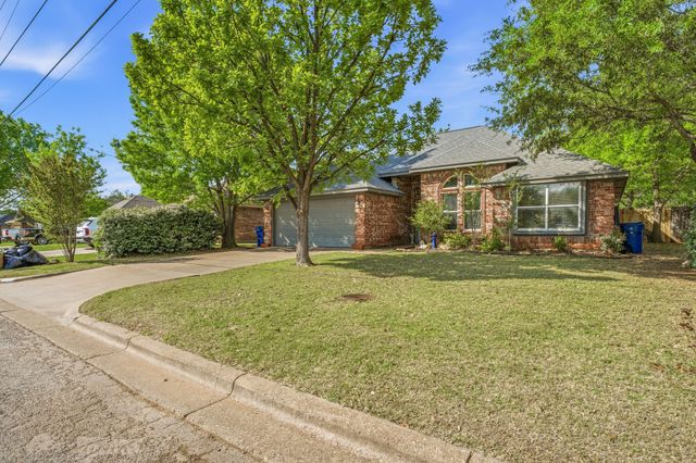 1408 Spanish Trail Drive, Granbury, TX 76048