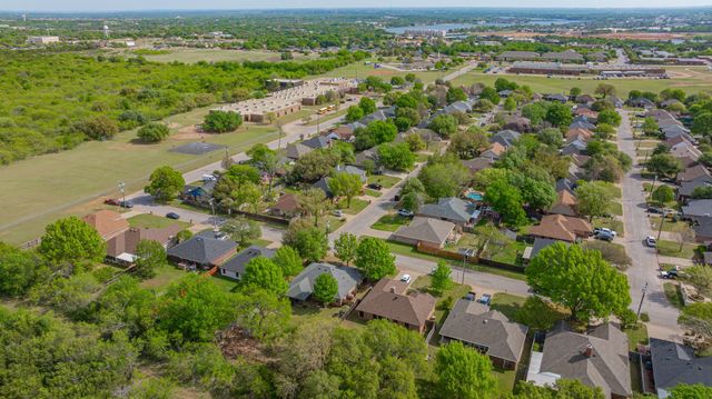 1408 Spanish Trail Drive, Granbury, TX 76048