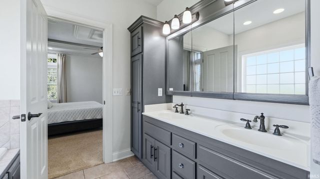 2570 E Ontario Lane, Warsaw, IN 46582