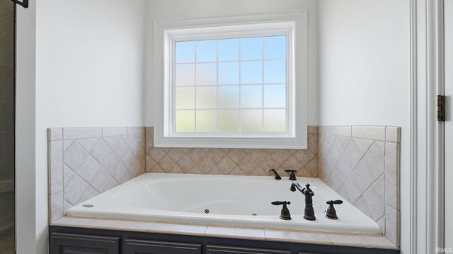 2570 E Ontario Lane, Warsaw, IN 46582