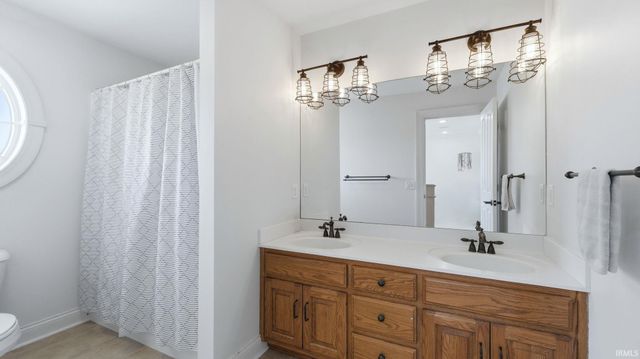 2570 E Ontario Lane, Warsaw, IN 46582