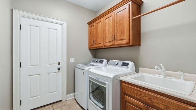 2570 E Ontario Lane, Warsaw, IN 46582
