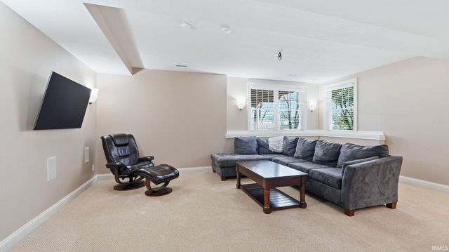2570 E Ontario Lane, Warsaw, IN 46582